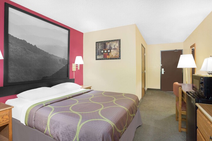 Room 11 of 15