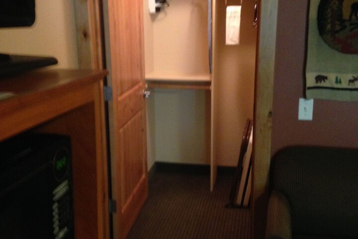 Room 135 of 191