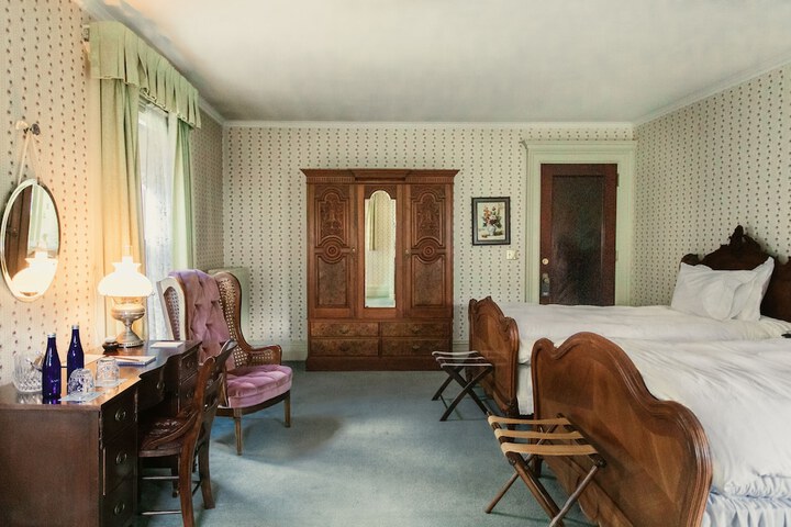 Room 34 of 87