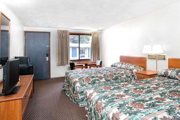 Room 11 of 16