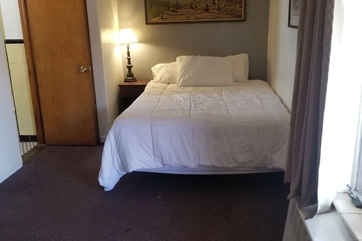 Room 9 of 19
