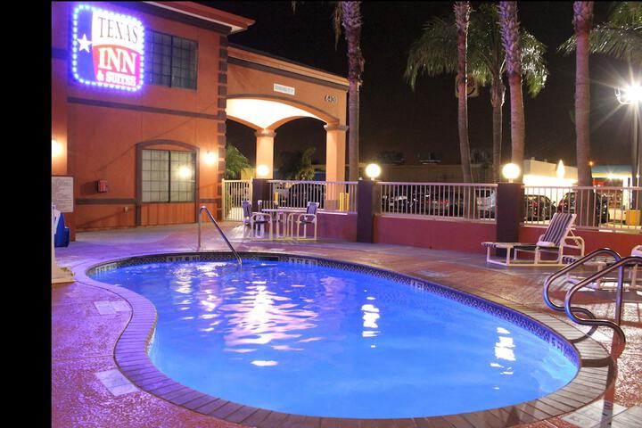 Pool 10 of 39