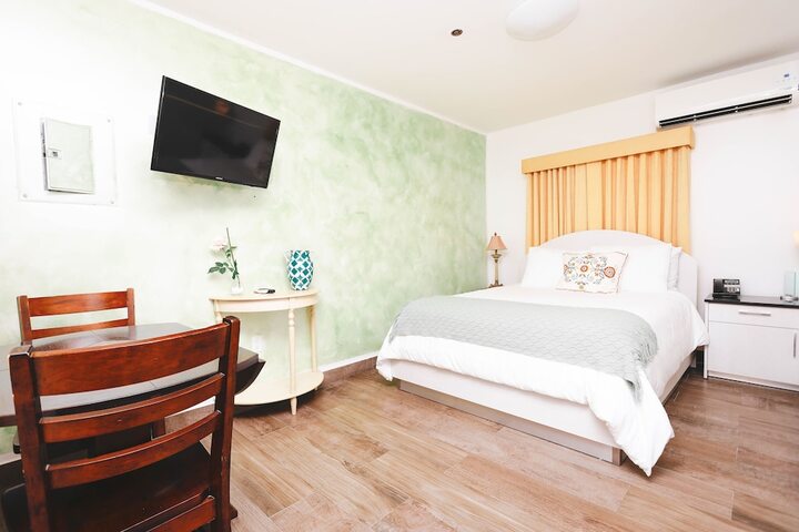 Room 6 of 25