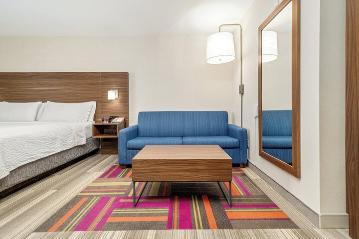 Room 64 of 348