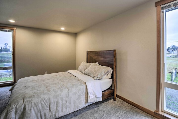 Luxurious Tacoma Retreat w / Quartz Countertops!