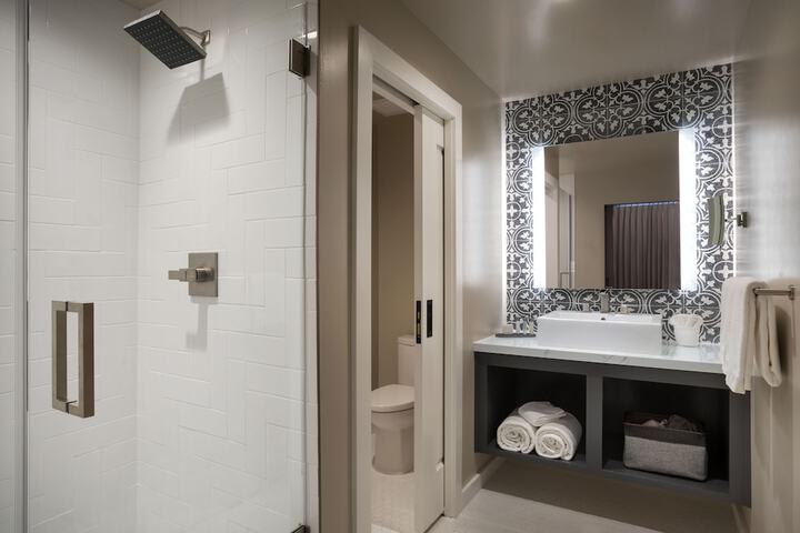 Room 17 of 34
