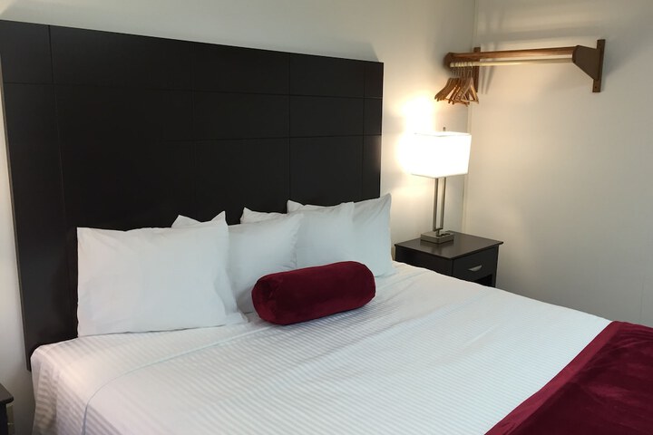 Room 33 of 65