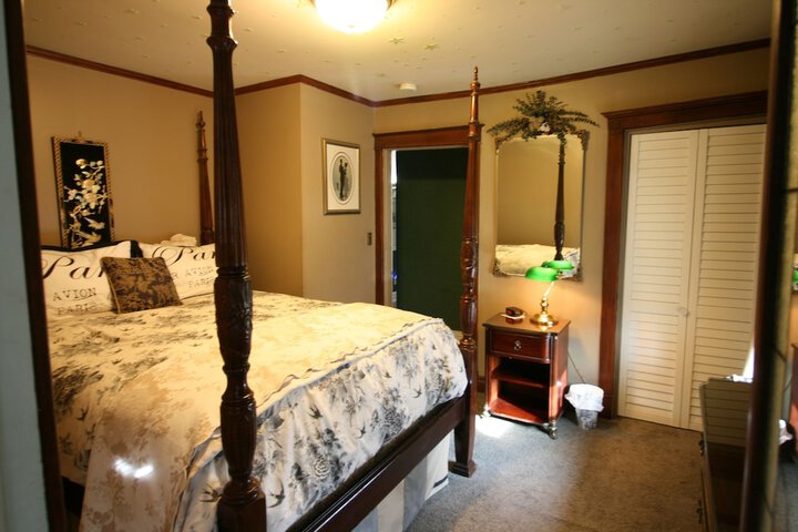 Room 16 of 37