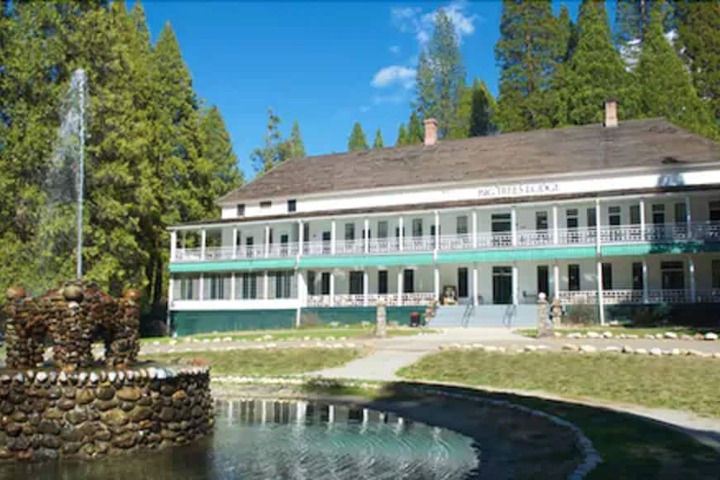 Wawona Hotel