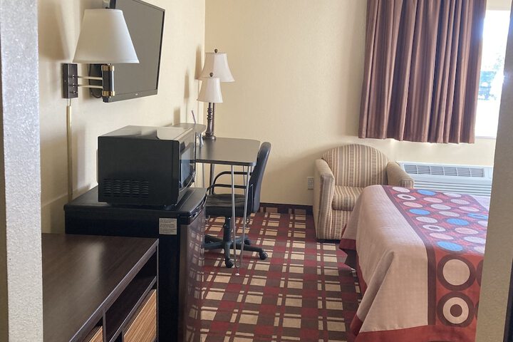 Super 8 by Wyndham Martinsville
