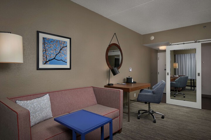Room 13 of 27