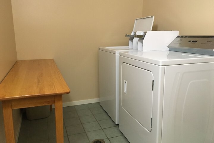 Cabot Inn & Suites