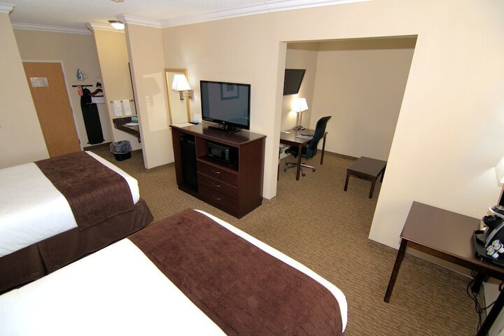 Rock Island Inn & Suites