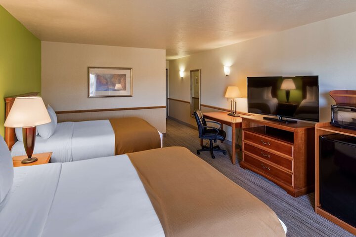 Room 8 of 34