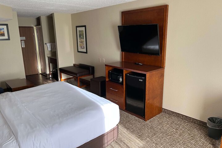 Room 11 of 33