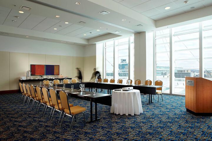 Montreal Airport Marriott In-Terminal Hotel