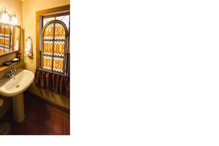 Equinox Inn at Canyon Lake