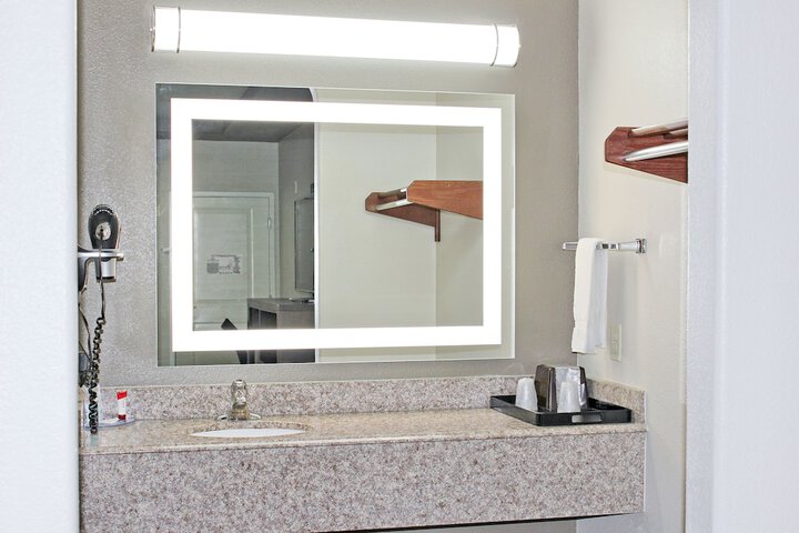 Room 12 of 27