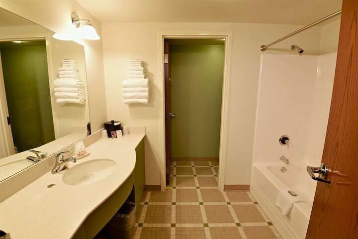 Room 16 of 38