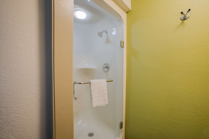 Room 13 of 28