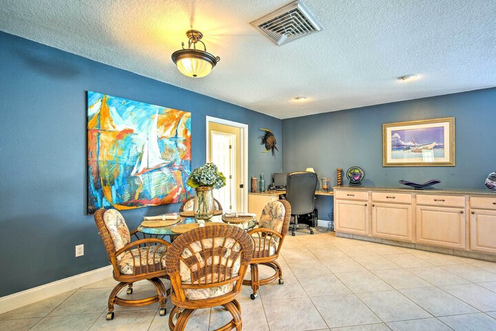 Tropical Apollo Beach House w / Pool & Dock!