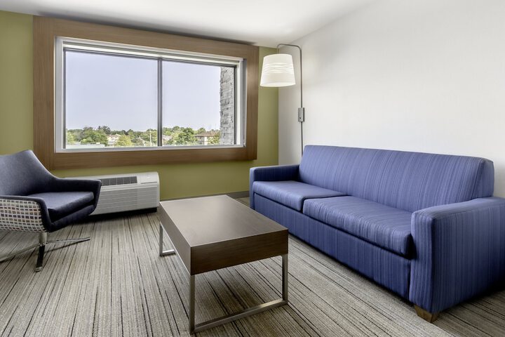 Room 32 of 51