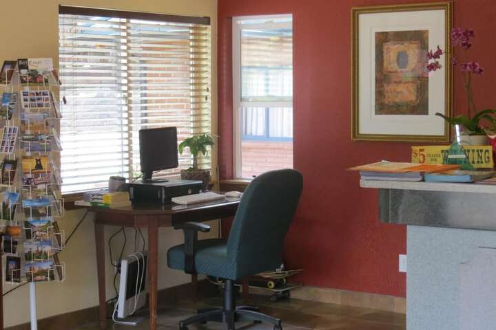 Business Center 37 of 40