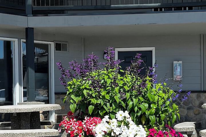 Seasons Motel
