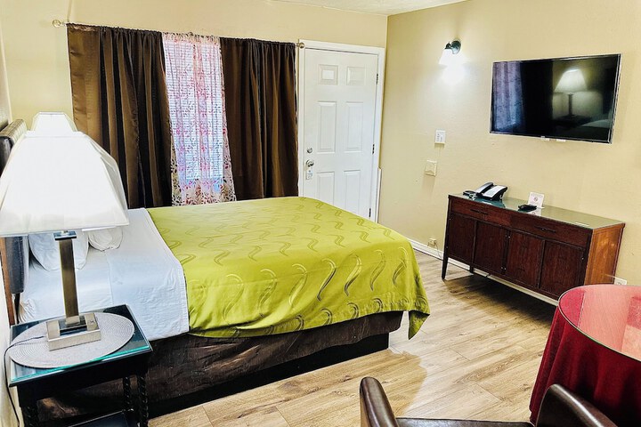 Room 28 of 40