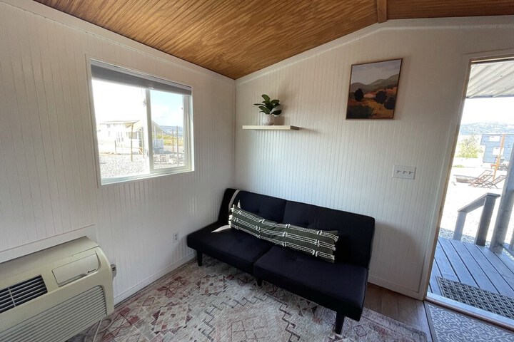 Room 46 of 103