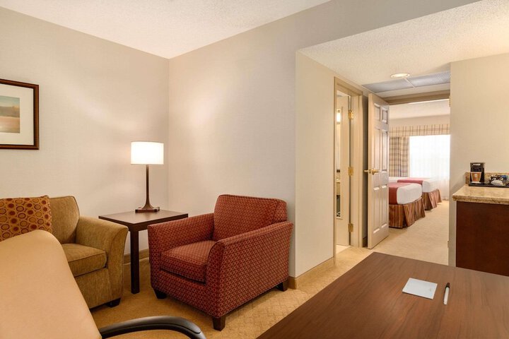 Room 17 of 28