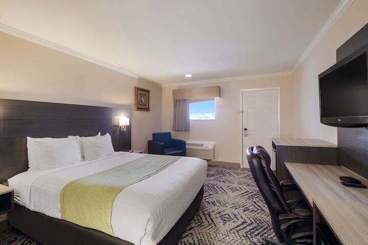 Room 9 of 30