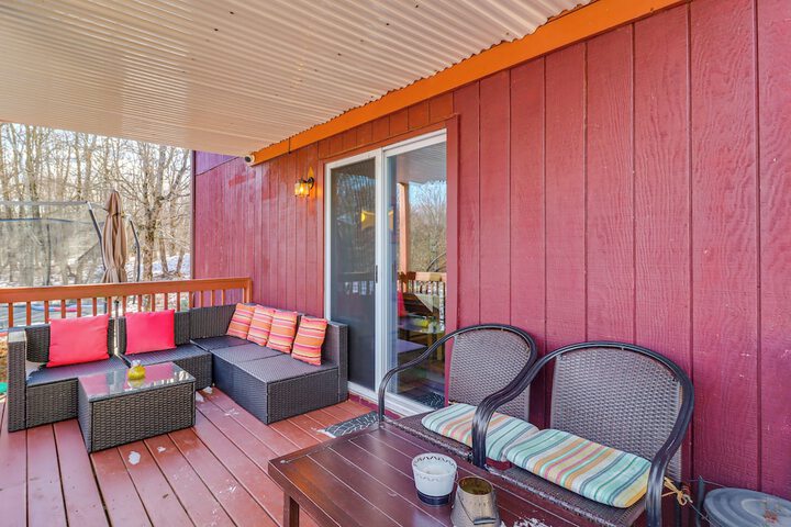 Private Spa Fire Pit & Deck: Poconos Home!