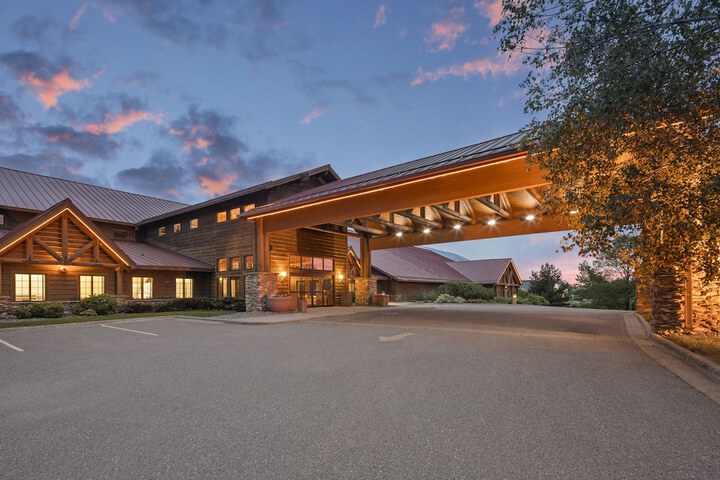 bantr Grand Hotel Wausau - Rothschild