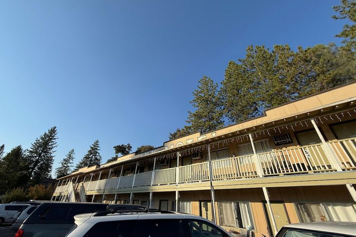 Columbia Inn Motel CA 49
