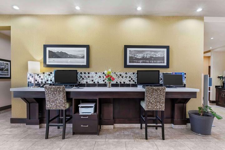 Business Center 33 of 33