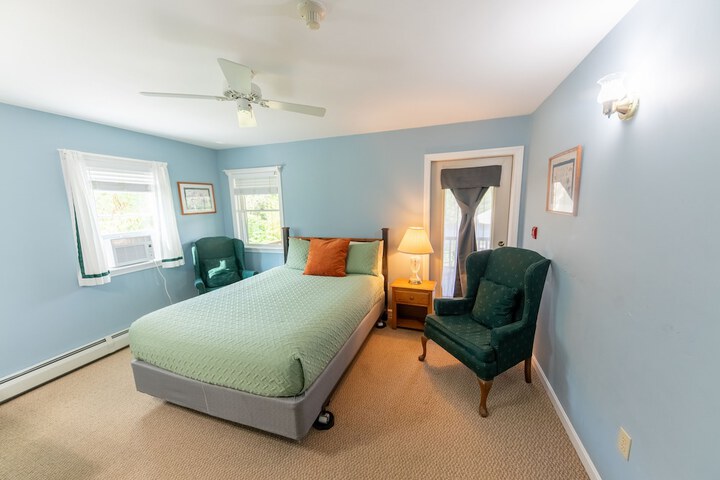 Room 49 of 77
