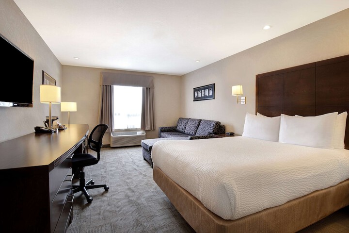 Days Inn by Wyndham Medicine Hat