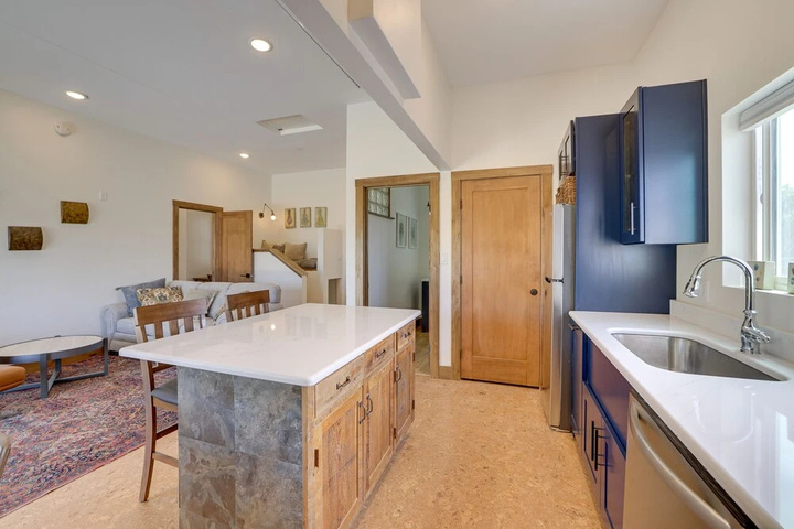 Hot Tub & Views: Modern Home 15 Mi to Zion NP