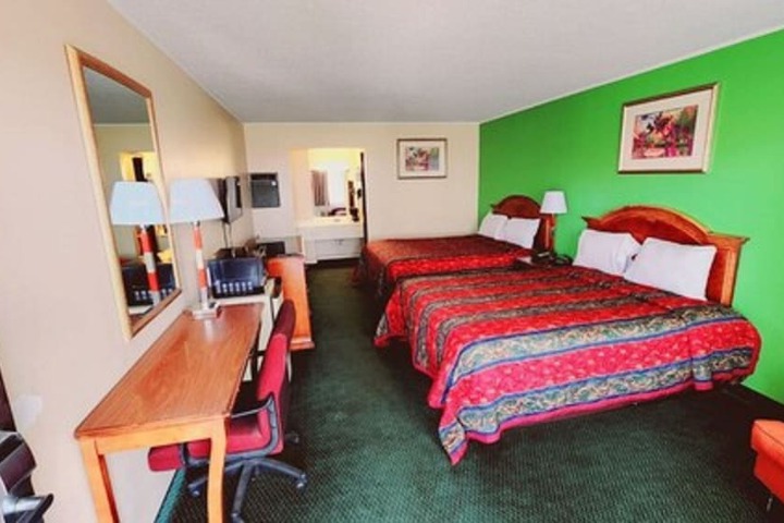 Room 5 of 13