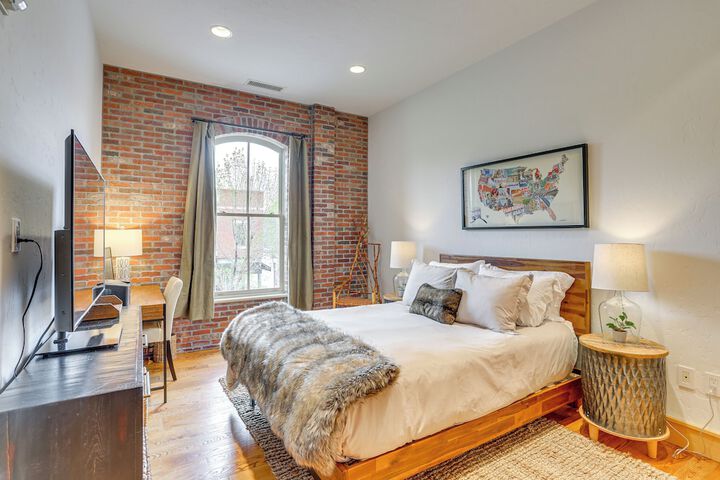 Near Trail: Dtwn Eagle Ranch Condo w / Balcony