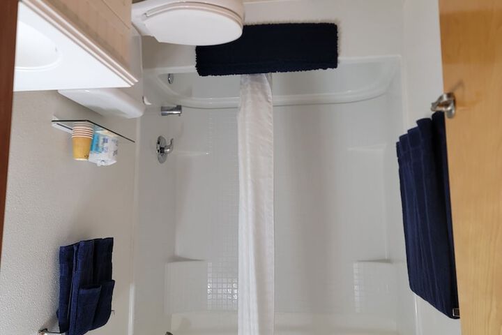 Room 4 of 25