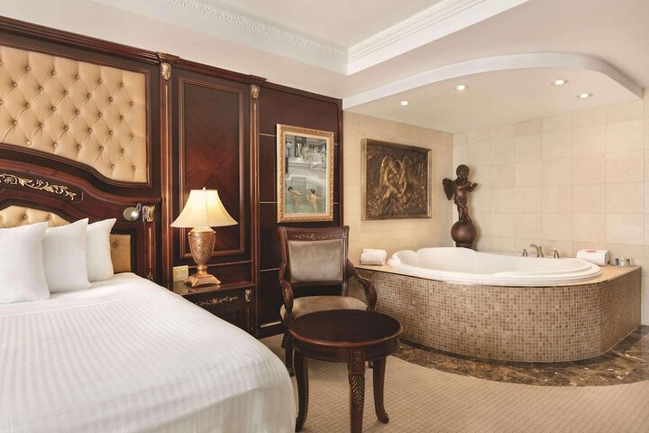Room 15 of 38