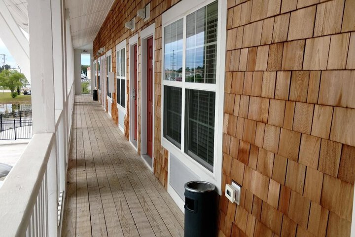Topsail Shores Inn
