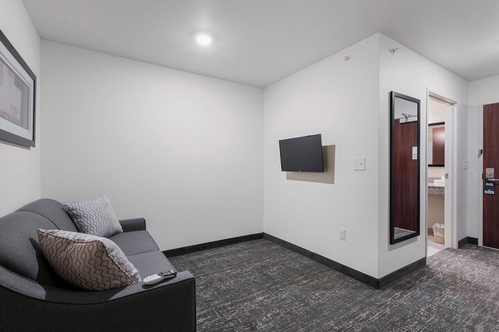 Cobblestone Hotel & Suites - Urbana