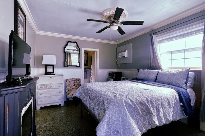 Room 17 of 37