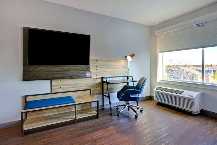 Room 12 of 33