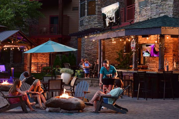Wilderness at the Smokies – River Lodge Suites