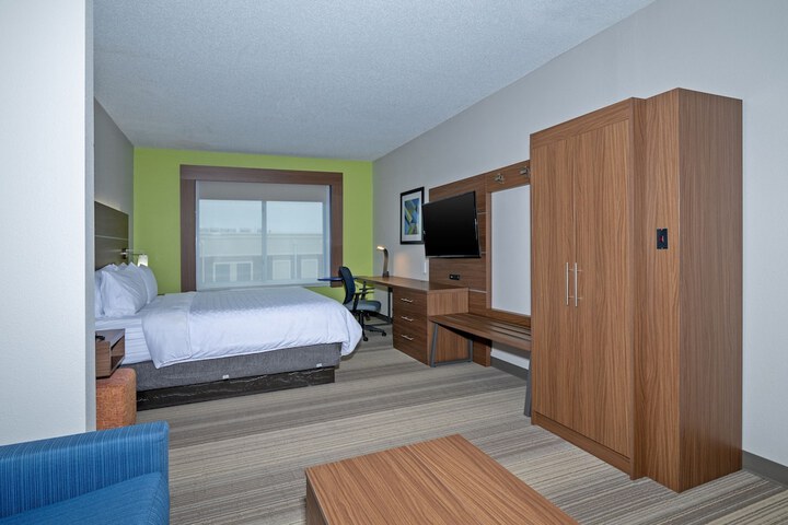Holiday Inn Express Hotel & Suites Woodbridge by IHG