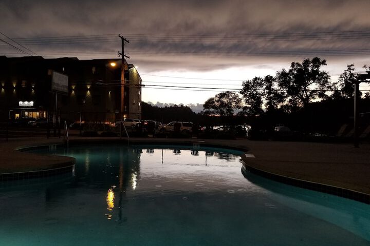 Natura Vue Resort & Boathouse